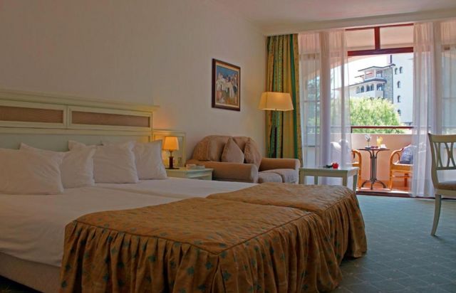Royal Palace Helena Park Hotel - single room luxury